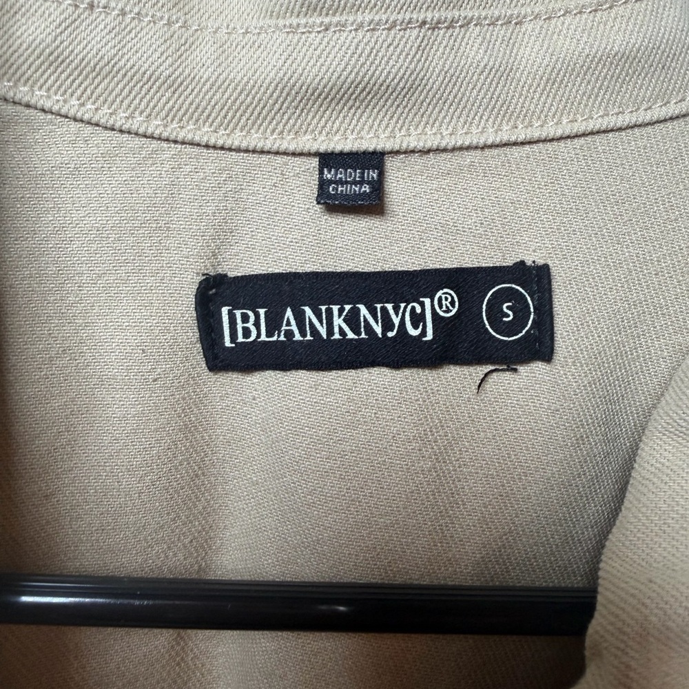 BLANKNYC Beige Cropped Raw Hem Jacket NWOT Snap Front Overshirt Size S - Picture 4 of 10